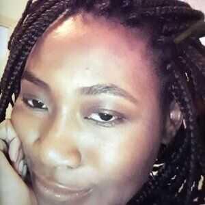 Meet your Posher, Monique
